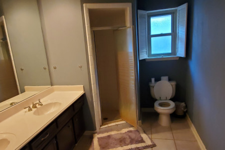 Katy-Bathroom-Before-4a