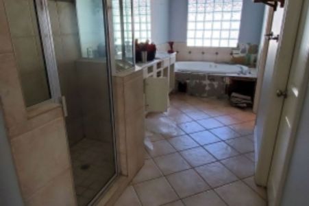Houston-Heights-Bathroom-Before