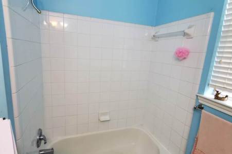 Katy-Bathroom-Before-2a