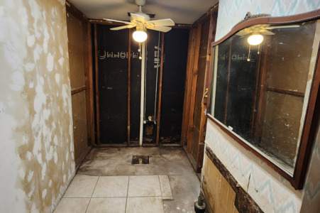 Spring-Branch-Bathroom-Before-1a